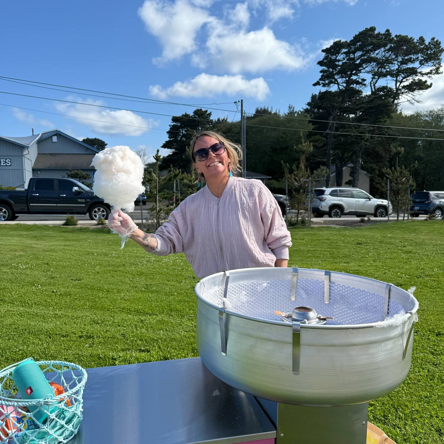 Cotton Candy Event Cart in Oregon – Vegan, Pride, and Adult-Friendly